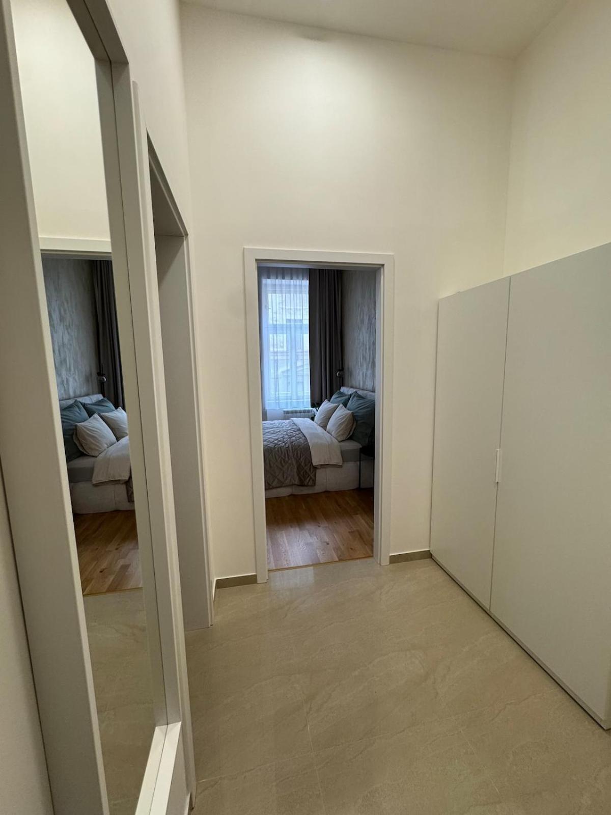 With Free Garage Parking Apartament *